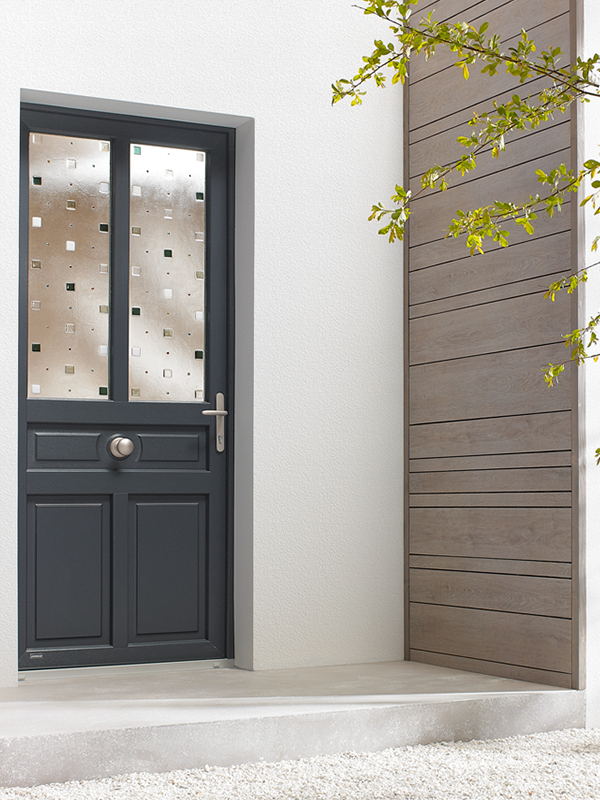 Porte d'entrée à Orvault (44) - Menuiserie du Héron - Maître Artisan Spécialiste Rénovation