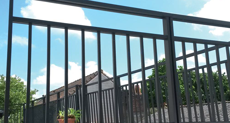 Garde-corps pour terrasse à Vigneux-de-Bretagne (44) - Menuiserie du Héron - Maître Artisan Spécialiste Rénovation