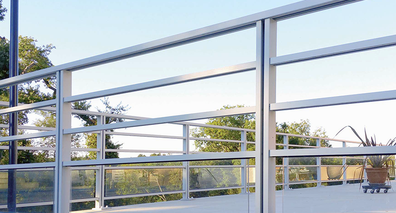 Garde-corps extérieur à Orvault (44) - Menuiserie du Héron - Maître Artisan Spécialiste Rénovation