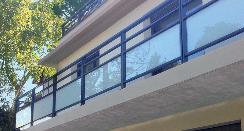 Installation garde-corps balcon à Saint-Herblain (44) - Menuiserie du Héron - Maître Artisan Spécialiste Rénovation