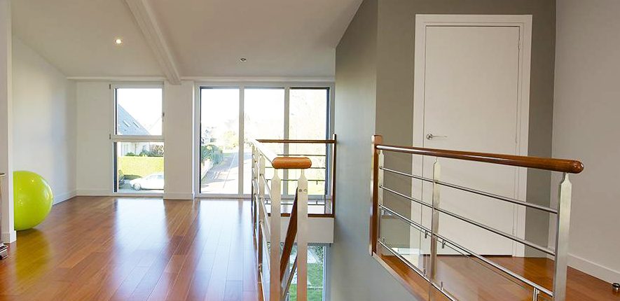 Installation garde-corps escalier à Couëron (44) - Menuiserie du Héron - Maître Artisan Spécialiste Rénovation en Loire Atlantique (44)