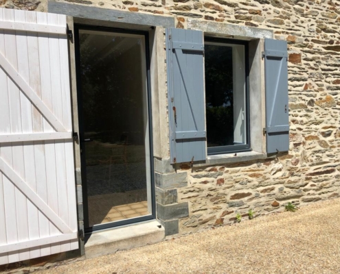 Installations d'une porte et d'une fenêtre en alu à Nantes - Menuiserie du Héron