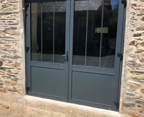 Installation d'une double porte en alu à Nantes - Menuiserie du Héron